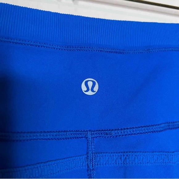 LULULEMON Roll Out Crop in Baroque Blue. Size 4 - Picture 12 of 12